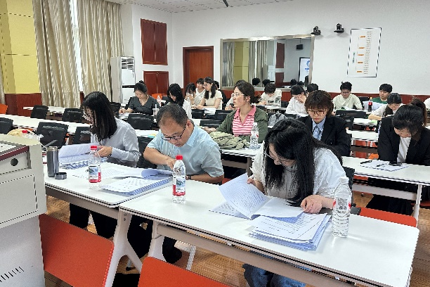 凝心聚力严把关 笃行致远启新程—伟德国际victor1946电子商务系2026届本科生毕业论文答辩圆满完成